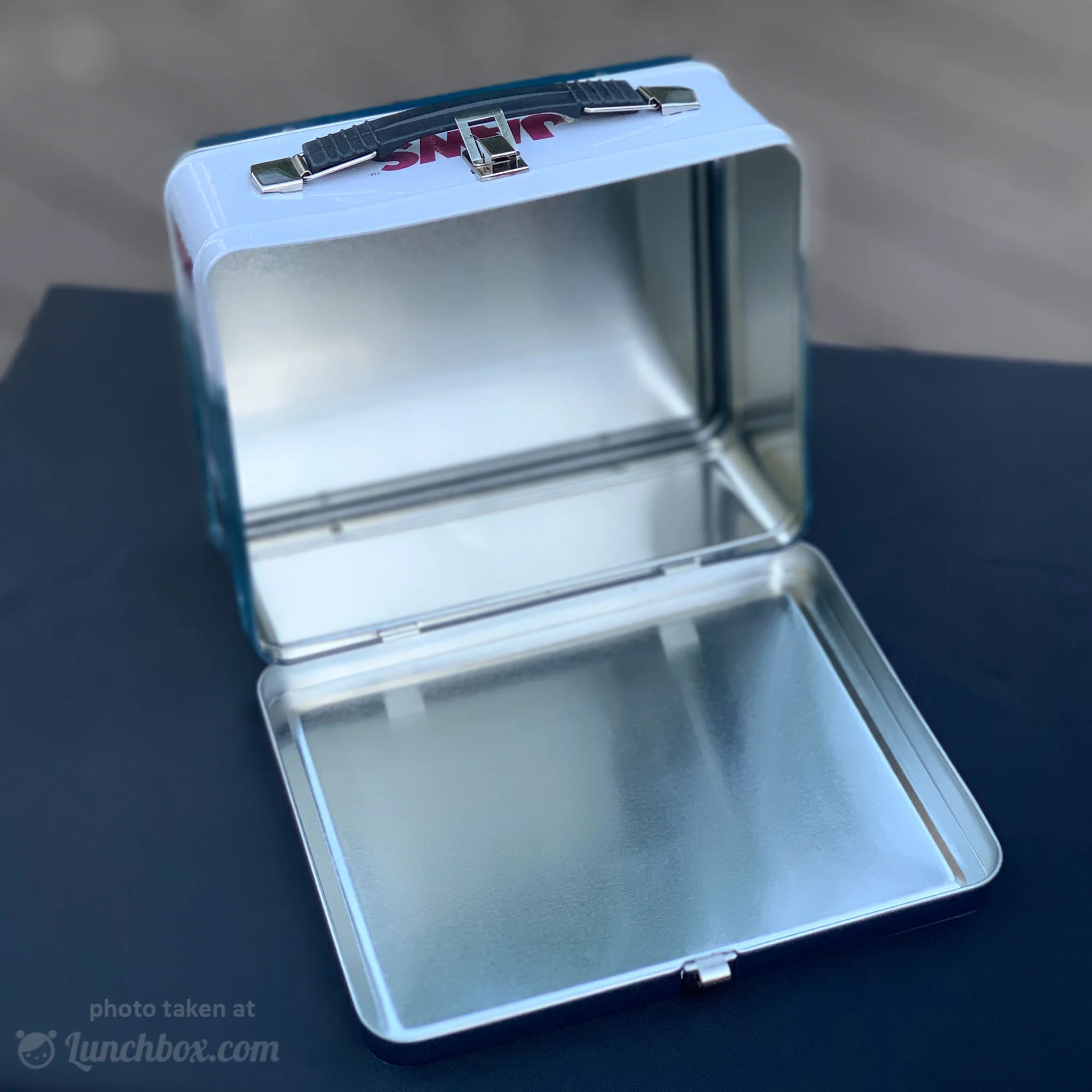 Jaws Lunch Box - Image 4